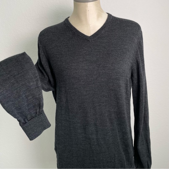 H&M Men's Merino Wool Long Sleeve V Neck Sweater in Charcoal Grey Size Medium - Picture 5 of 9